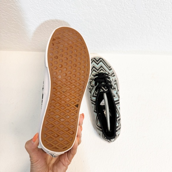 Vans M5.5 W7 Aqua Black White Stripe Low Classic Sneaker M5.5 W7 - Picture 5 of 7